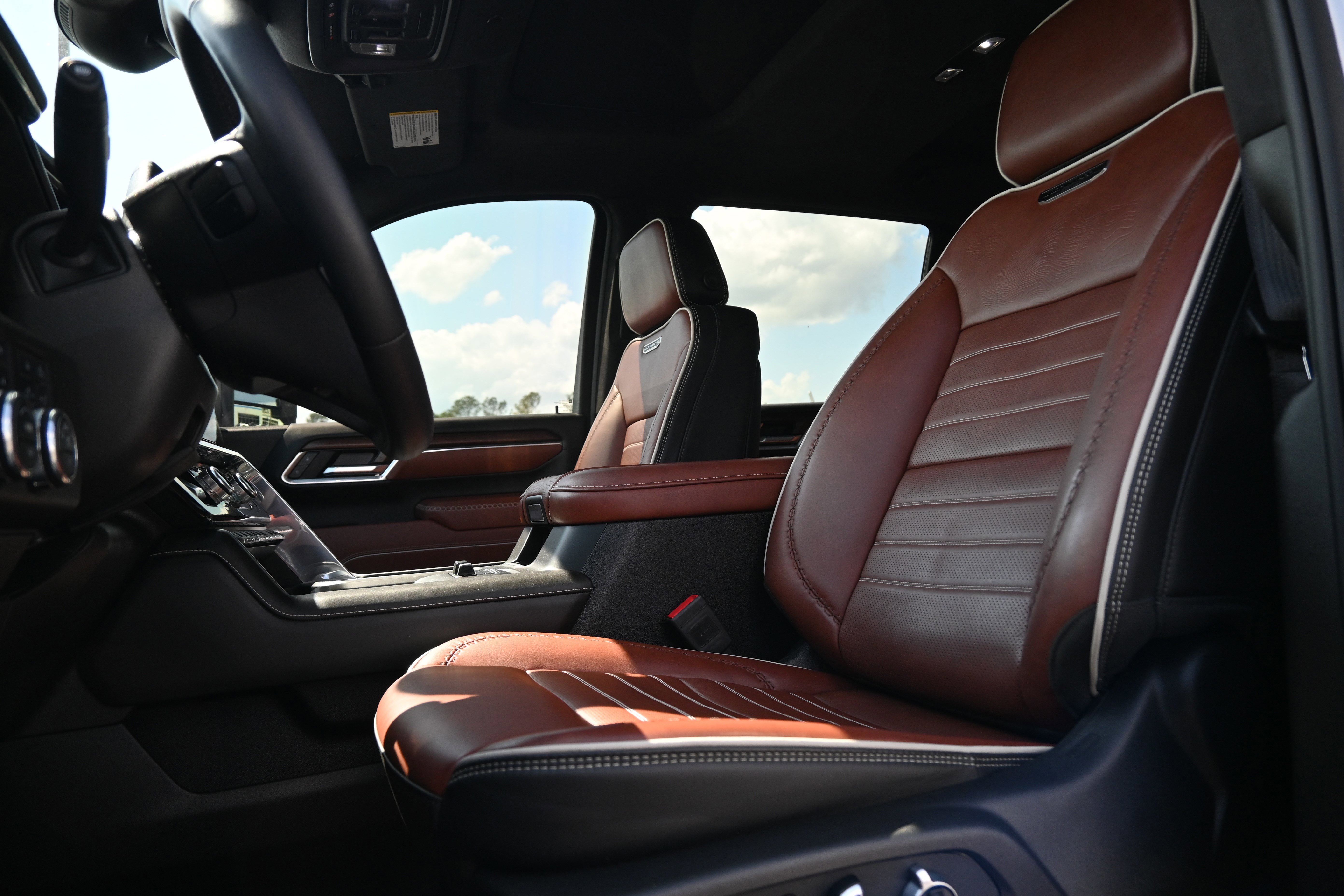 Used 2025 GMC Sierra 2500 Denali Ultimate image 14