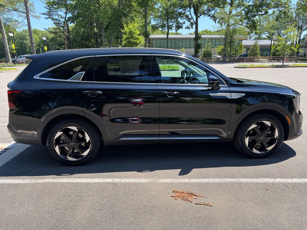 Used 2025 Kia Sorento EX AWD/4WD image 11