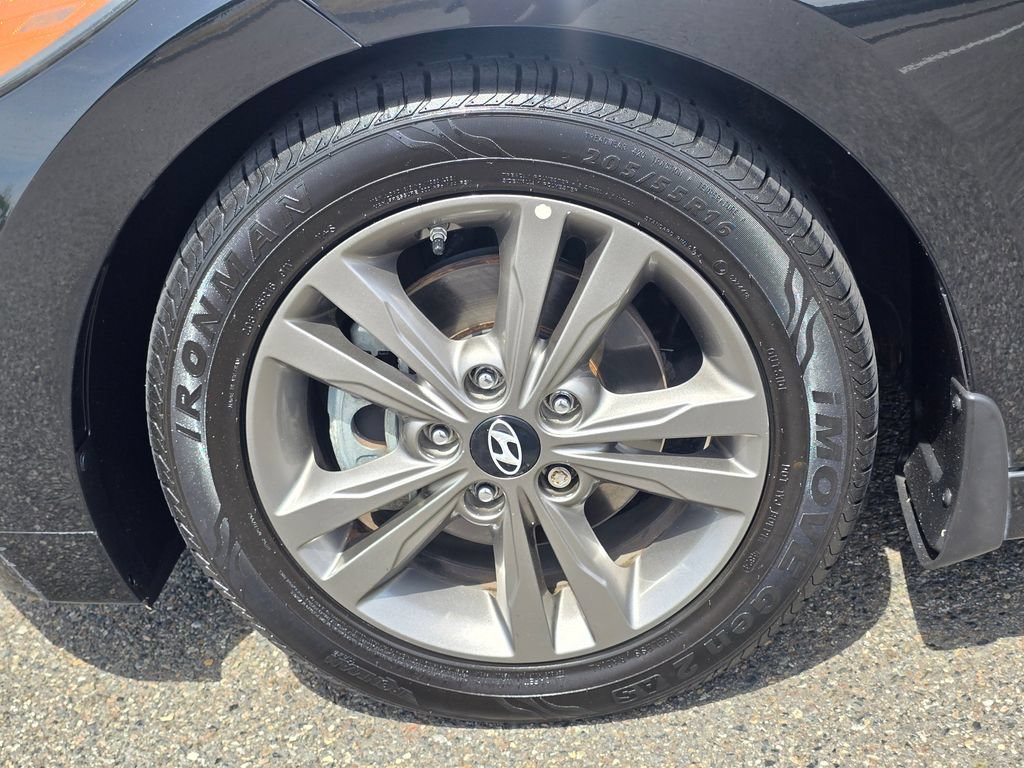 Used 2017 Hyundai Elantra SE FWD image 9