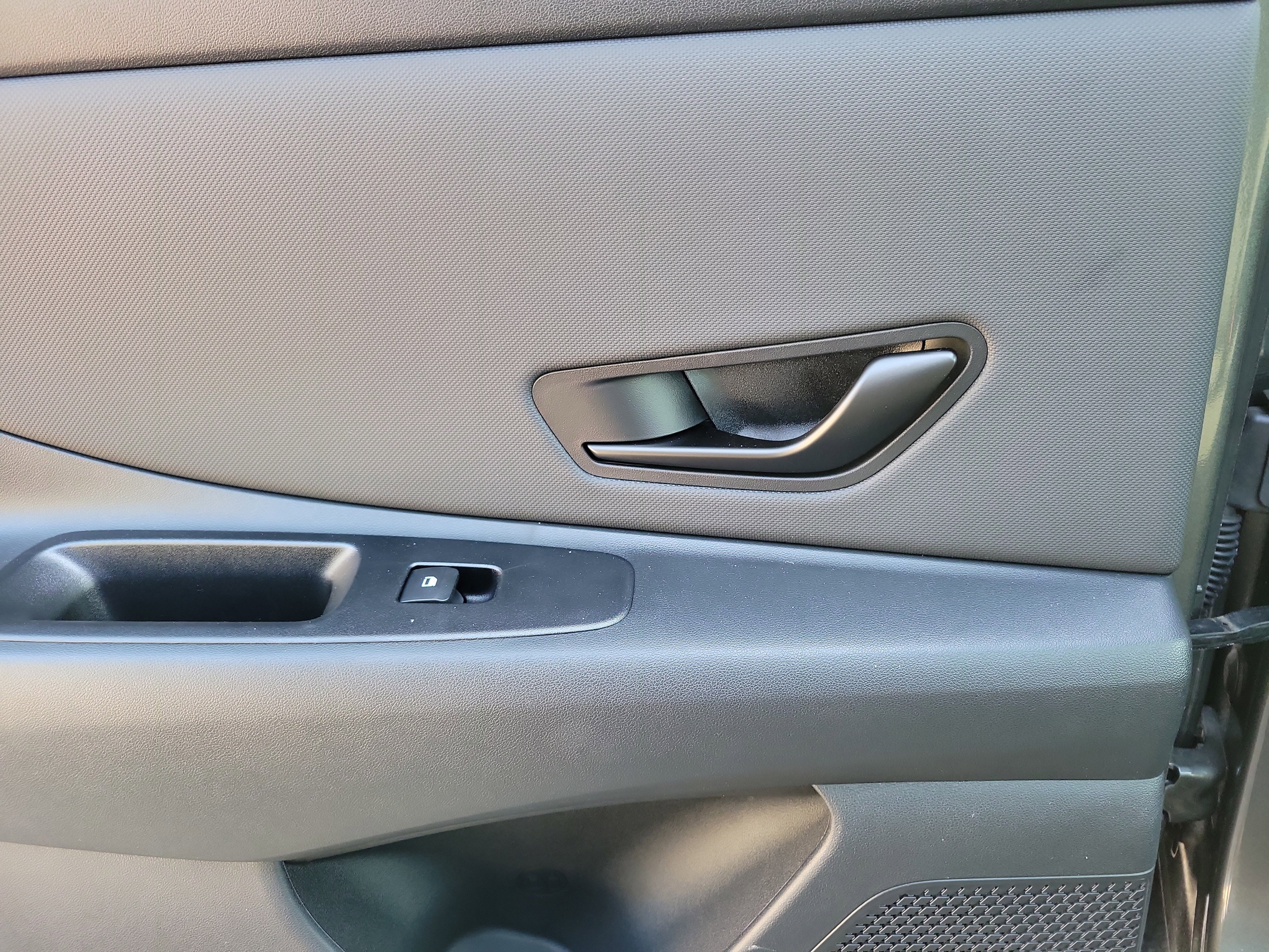 New 2025 Hyundai Elantra SEL FWD image 12