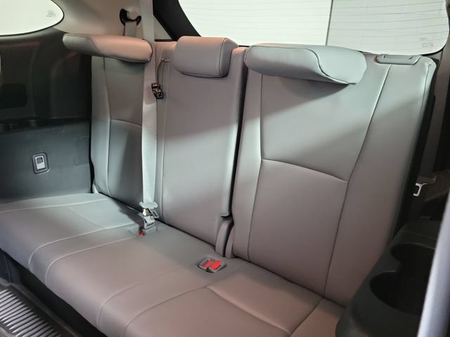Used 2023 Toyota Highlander XLE FWD image 12