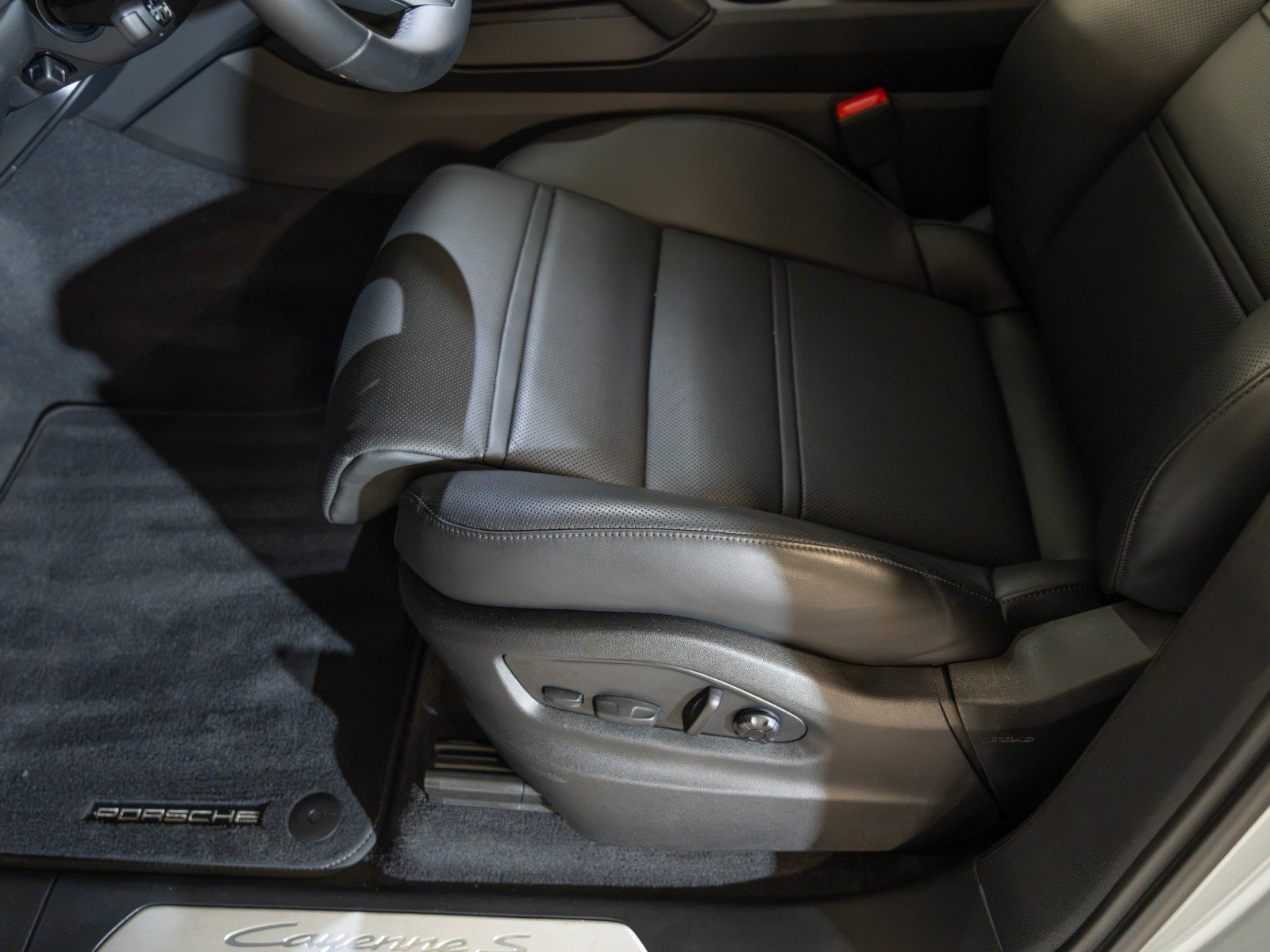 Certified 2026 Porsche Cayenne S AWD/4WD image 13