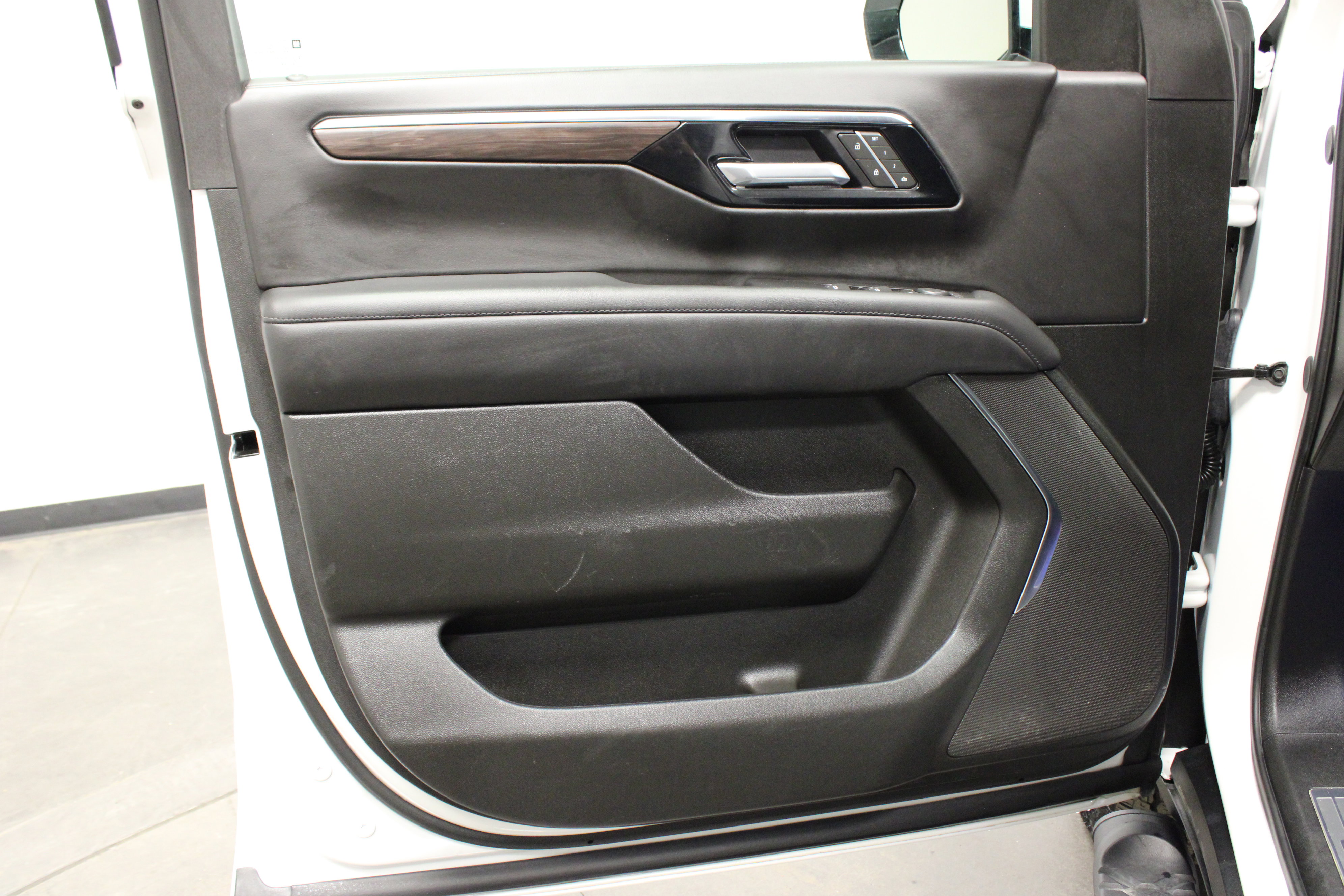 Used 2025 Chevrolet Suburban Z71 AWD/4WD image 20