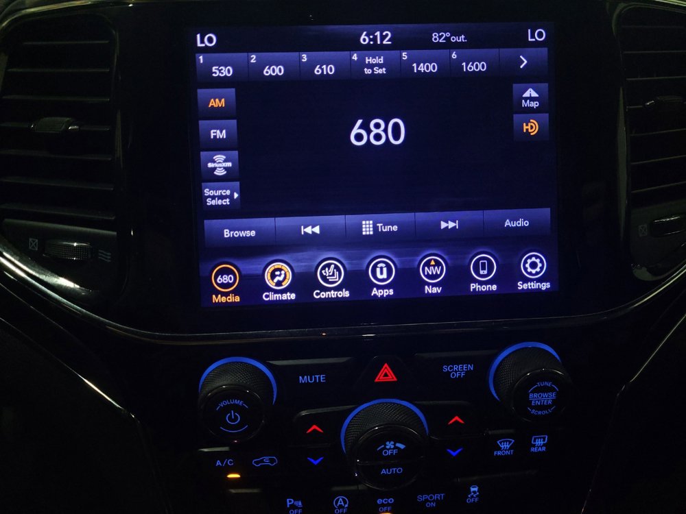 Used 2019 Jeep Grand Cherokee Limited w/ Luxury Group II AWD/4WD image 25