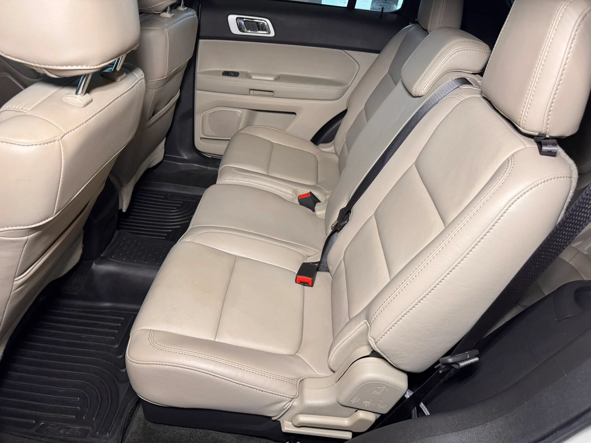 Used 2014 Ford Explorer XLT w/ Equipment Group 202A FWD image 23