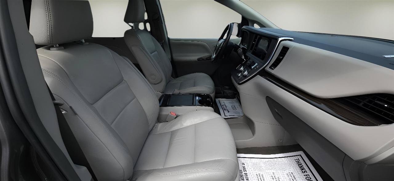 Used 2017 Toyota Sienna XLE w/ XLE Navigation Package AWD/4WD image 36