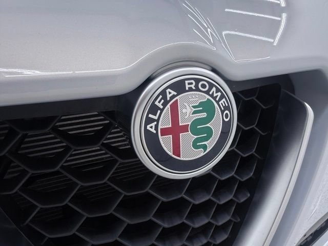 Used 2023 Alfa Romeo Stelvio Ti AWD/4WD image 11