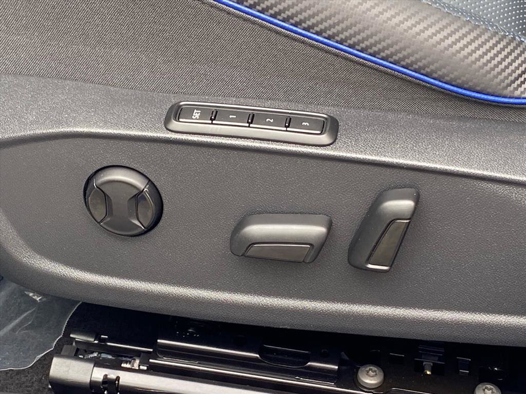 Used 2024 Volkswagen Golf R AWD/4WD image 14