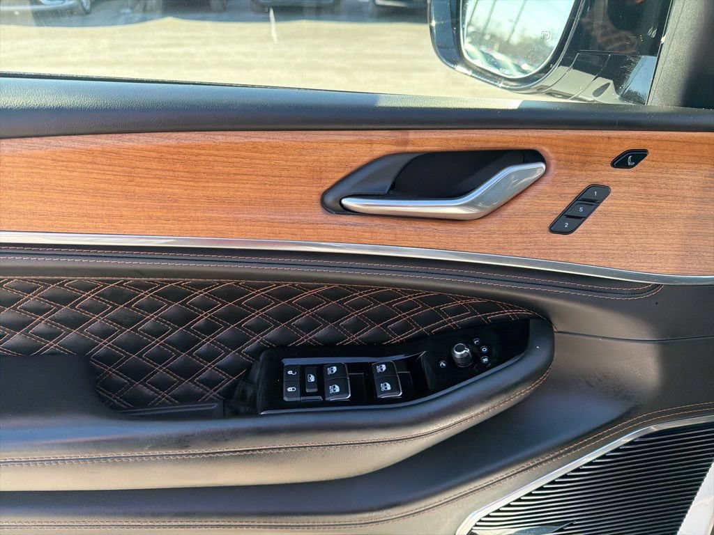 Used 2025 Jeep Grand Cherokee Summit AWD/4WD image 26