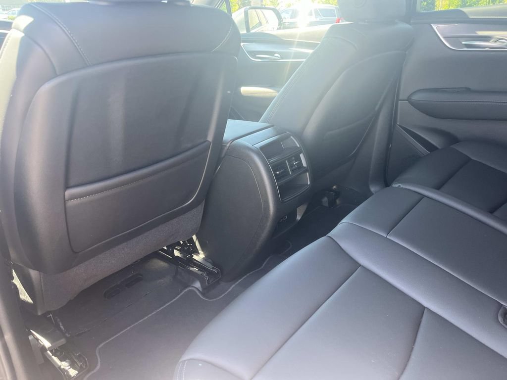 New 2026 Cadillac XT5 Luxury w/ LPO, ONYX Package FWD image 18