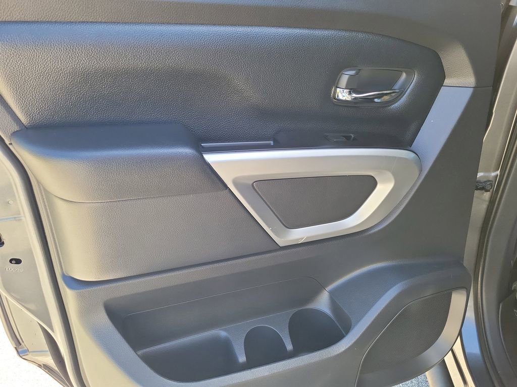 Used 2019 Nissan Titan SV image 17