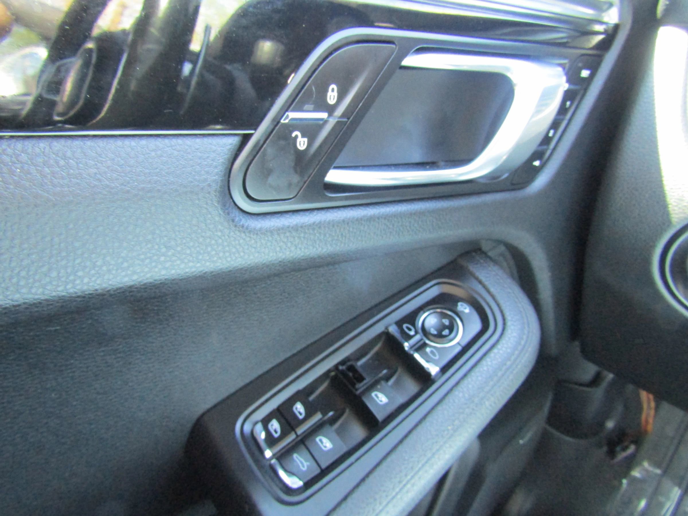 Used 2015 Porsche Macan S w/ Premium Package Plus image 41