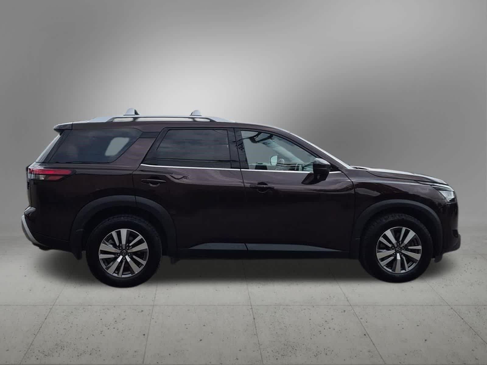 Used 2022 Nissan Pathfinder SL w/ SL Black Package AWD/4WD image 7
