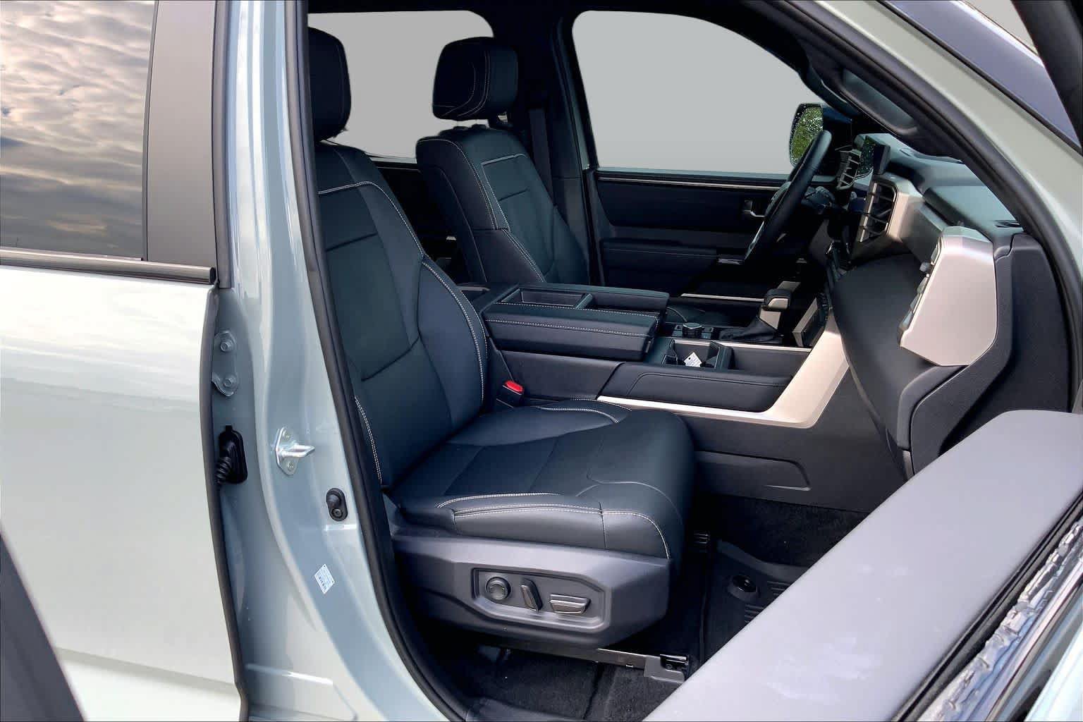 Used 2026 Toyota Tundra Limited AWD/4WD image 9