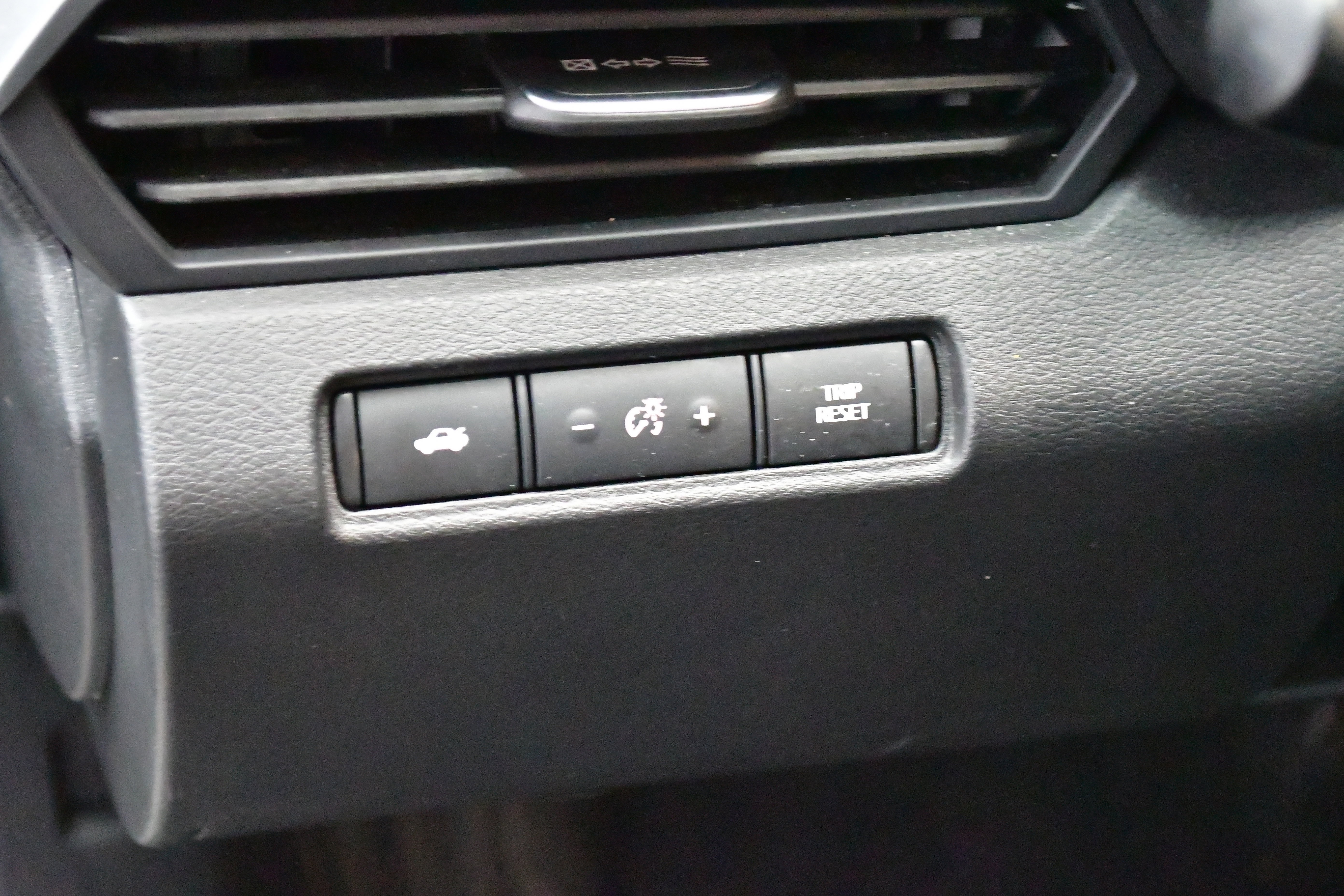 Used 2025 Nissan Altima 2.5 SV FWD image 13