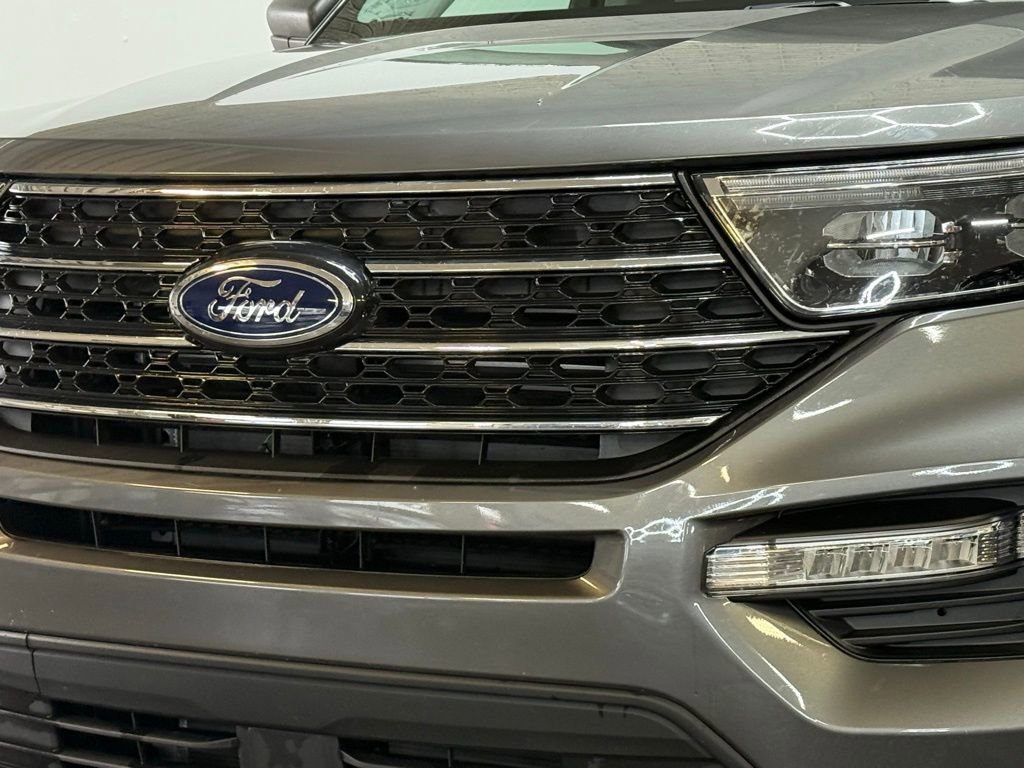 Certified 2022 Ford Explorer XLT w/ Equipment Group 202A image 10