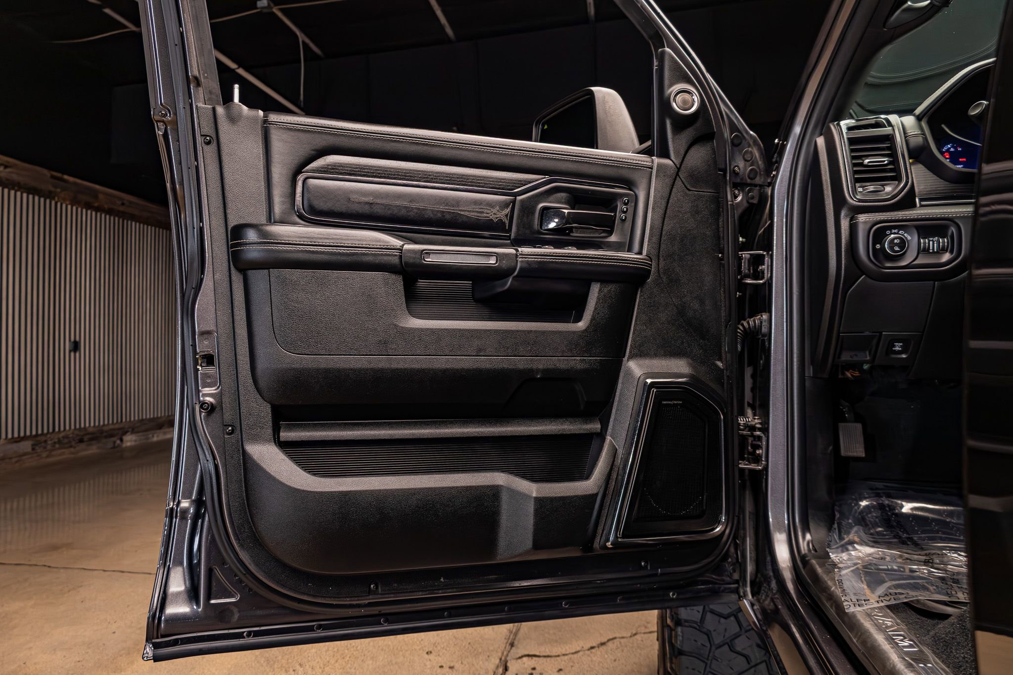 Used 2023 RAM 2500 Limited image 27