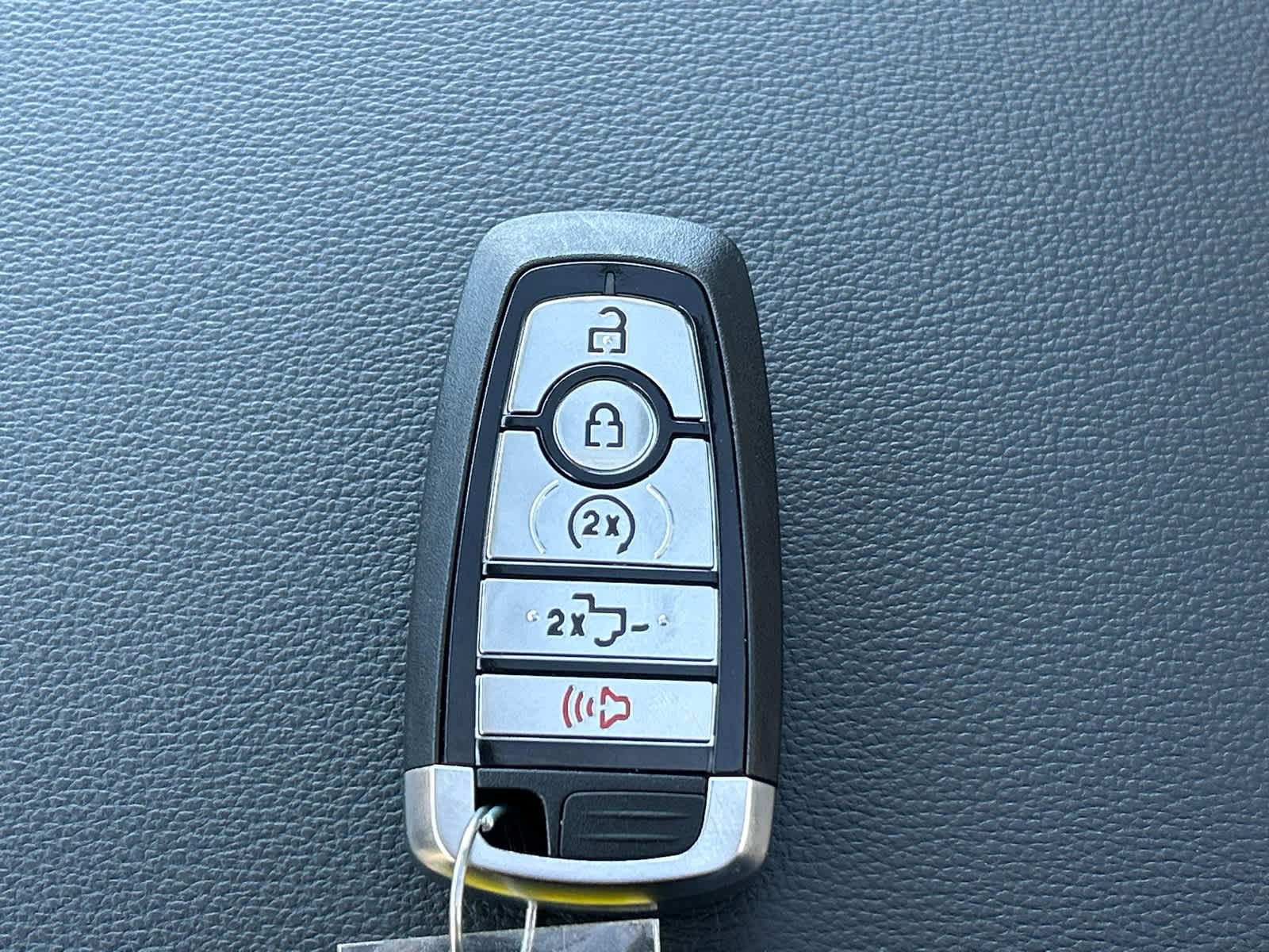 New 2026 Ford F250 Lariat w/ Black Appearance Package image 70