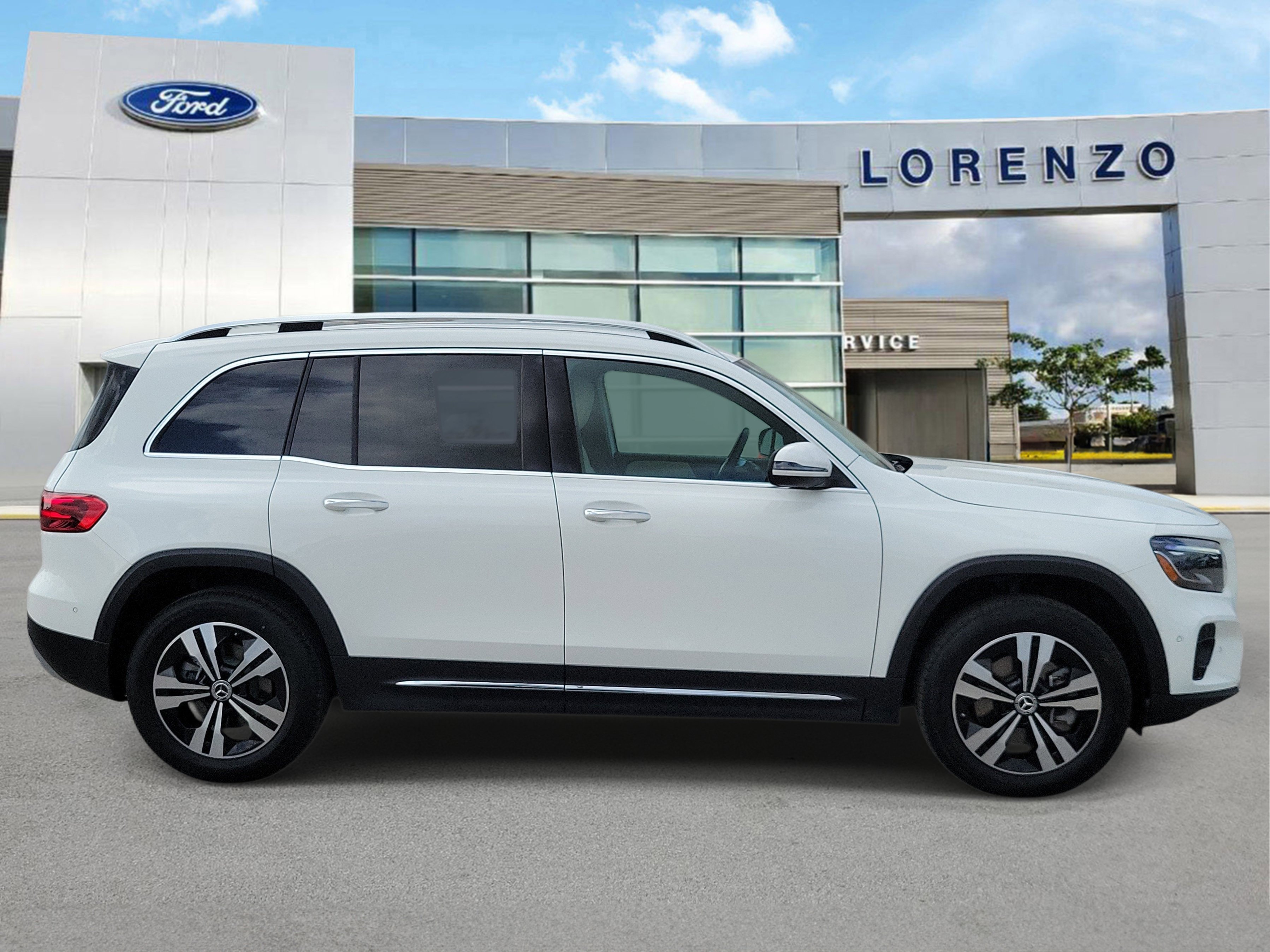 Used 2025 Mercedes-Benz GLB 250 image 4