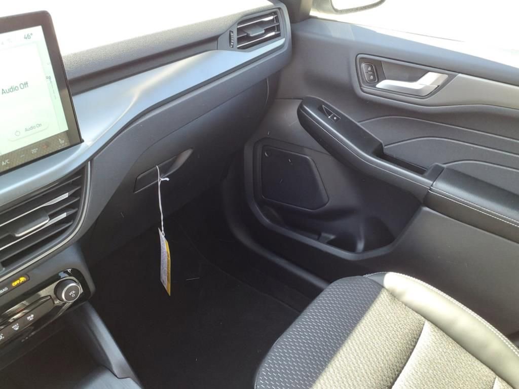 New 2025 Ford Escape SE image 18
