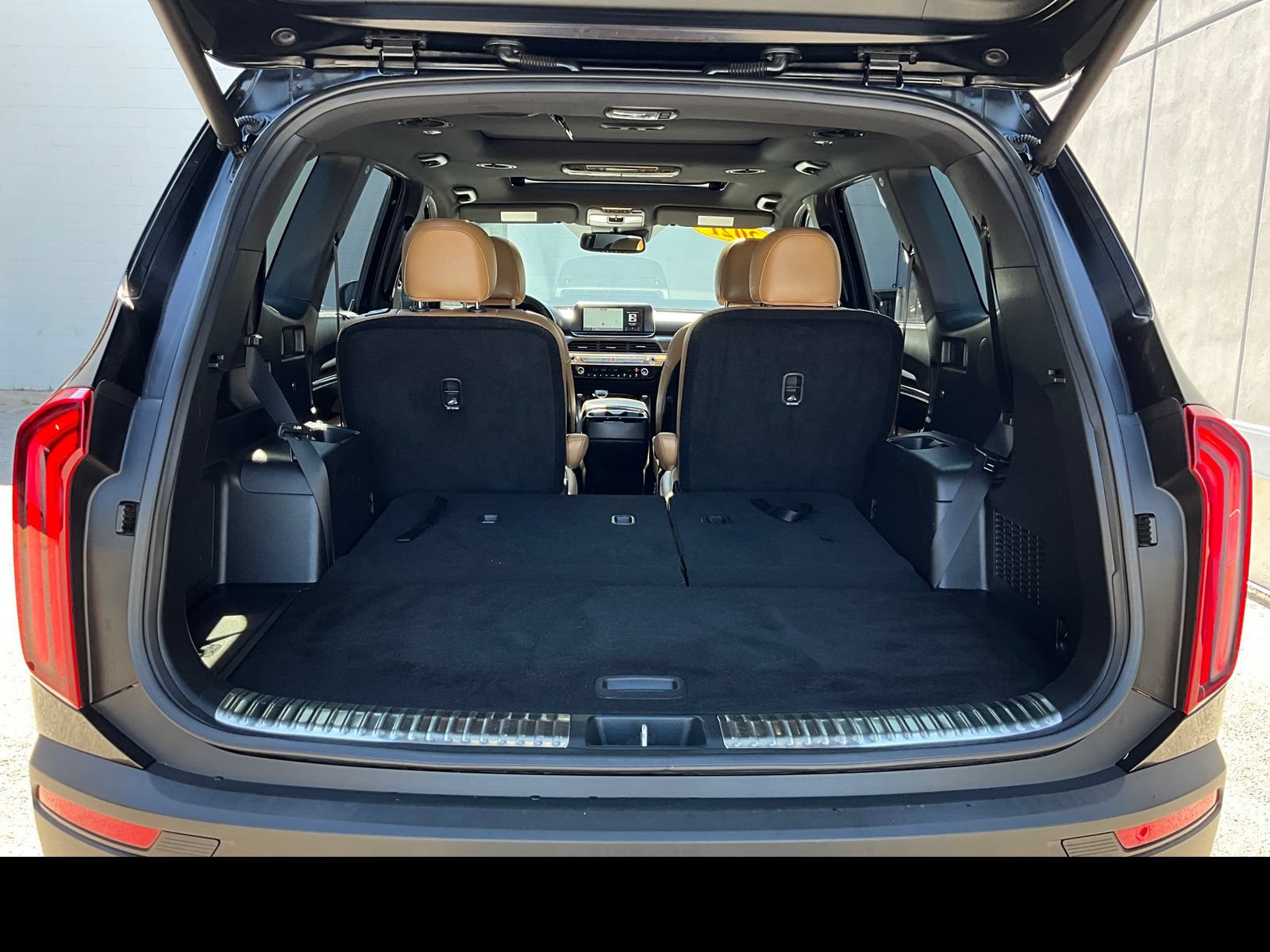 Used 2021 Kia Telluride SX w/ Towing Package FWD image 12