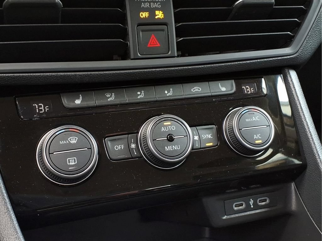 Used 2024 Volkswagen Jetta SE FWD image 11