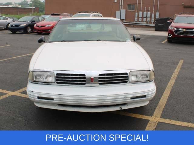 Used 1994 Oldsmobile Ninety-Eight Regency FWD image 3