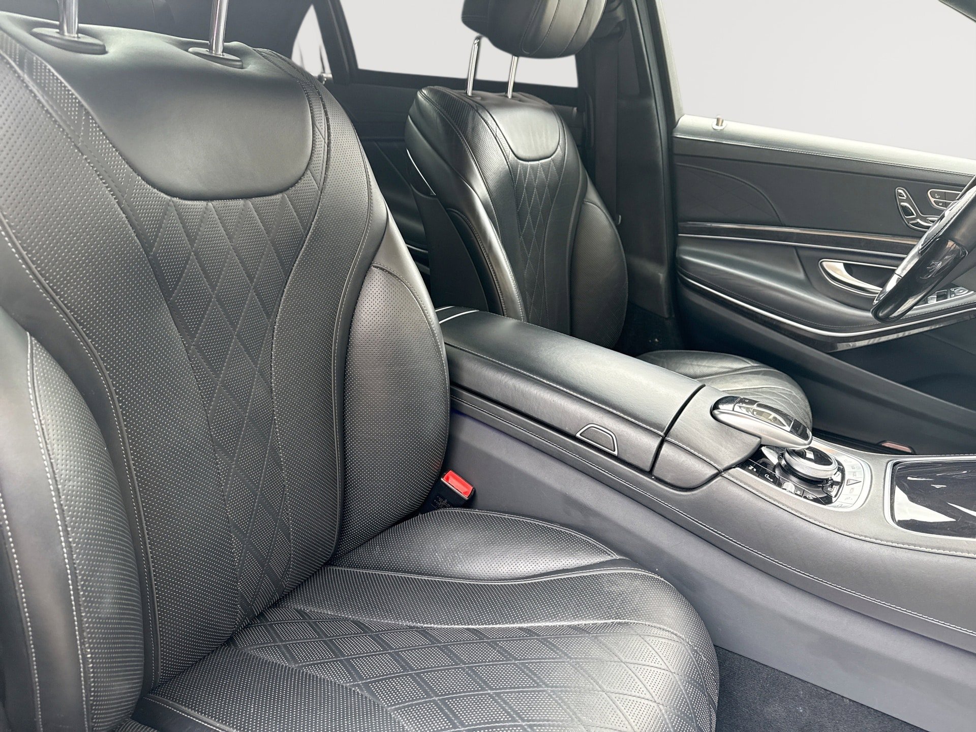 Used 2019 Mercedes-Benz S 560 4MATIC Sedan w/ Premium Package image 24