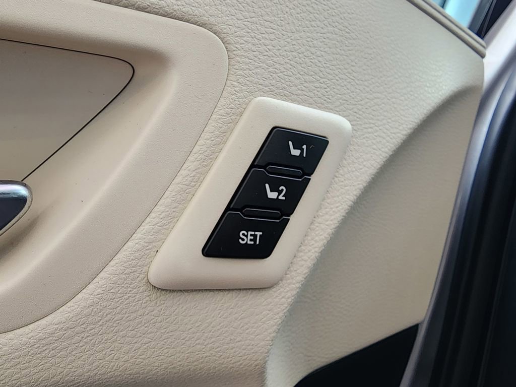 Used 2022 Toyota Sienna Platinum FWD image 17