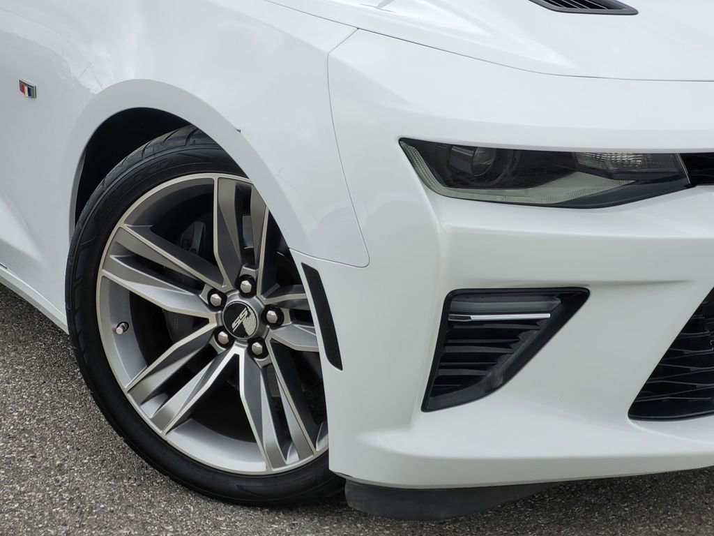 Used 2018 Chevrolet Camaro SS RWD image 9