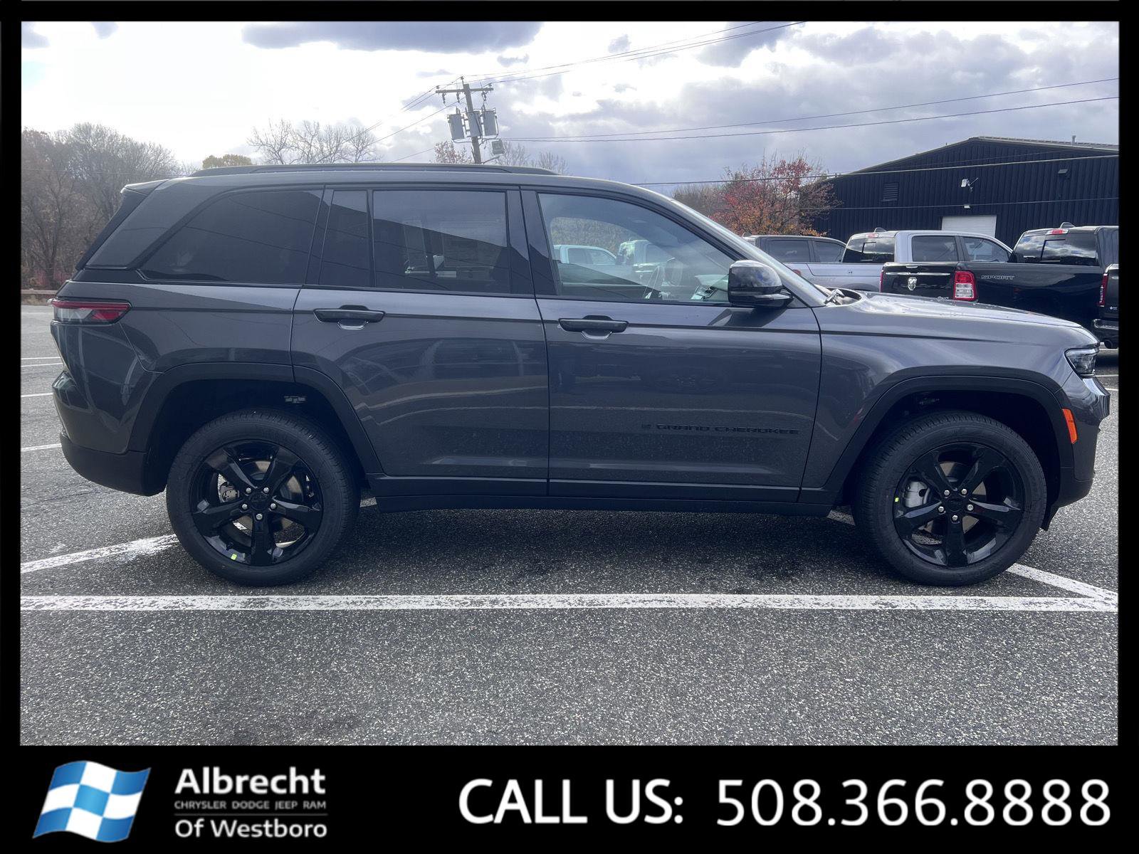 New 2025 Jeep Grand Cherokee Limited w/ Black Appearance Package image 6