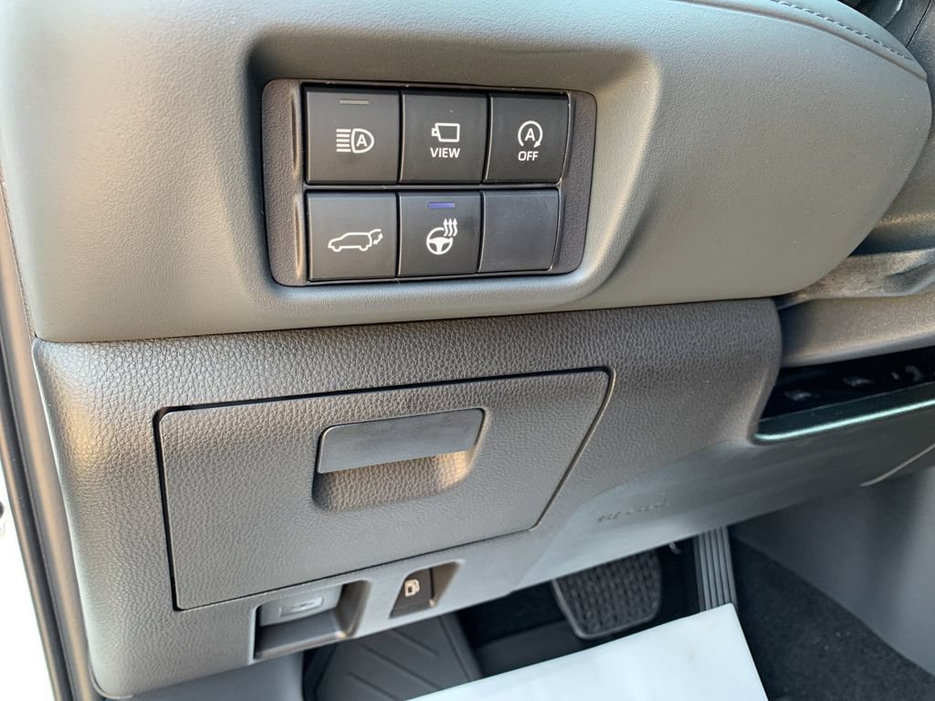 Used 2026 Toyota Highlander Limited AWD/4WD image 32