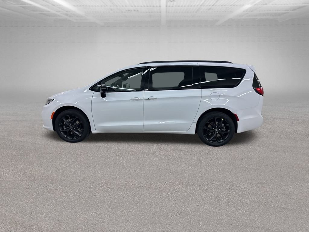 New 2026 Chrysler Pacifica Limited w/ S Appearance Package image 6