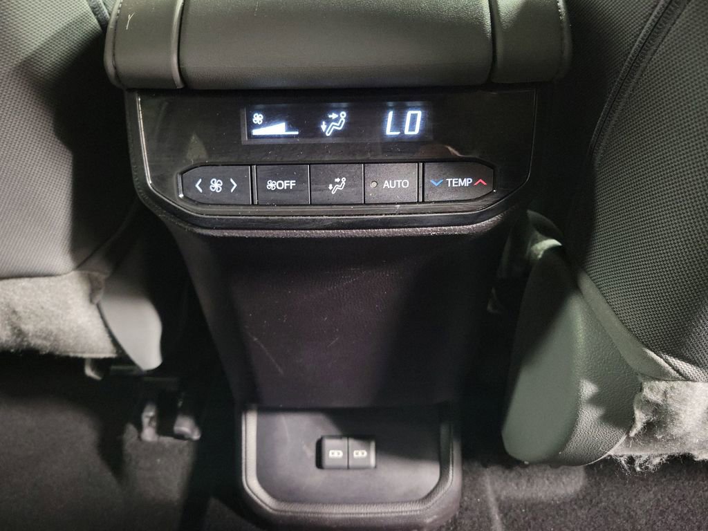Used 2023 Toyota Highlander LE image 26