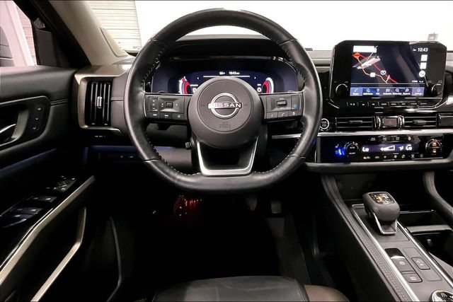Used 2023 Nissan Pathfinder Platinum w/ Cargo Package AWD/4WD image 6