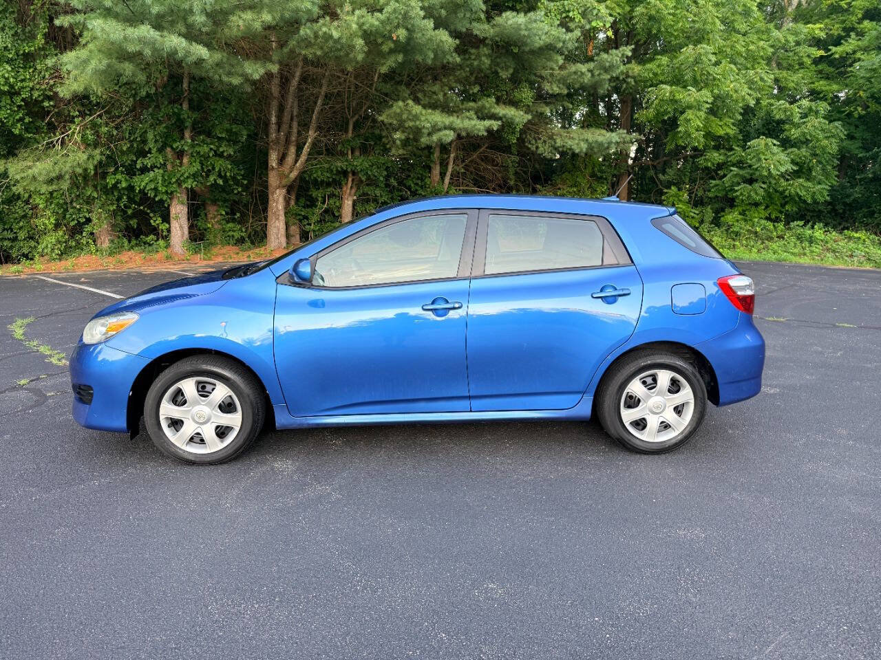 Used 2009 Toyota Matrix FWD image 3