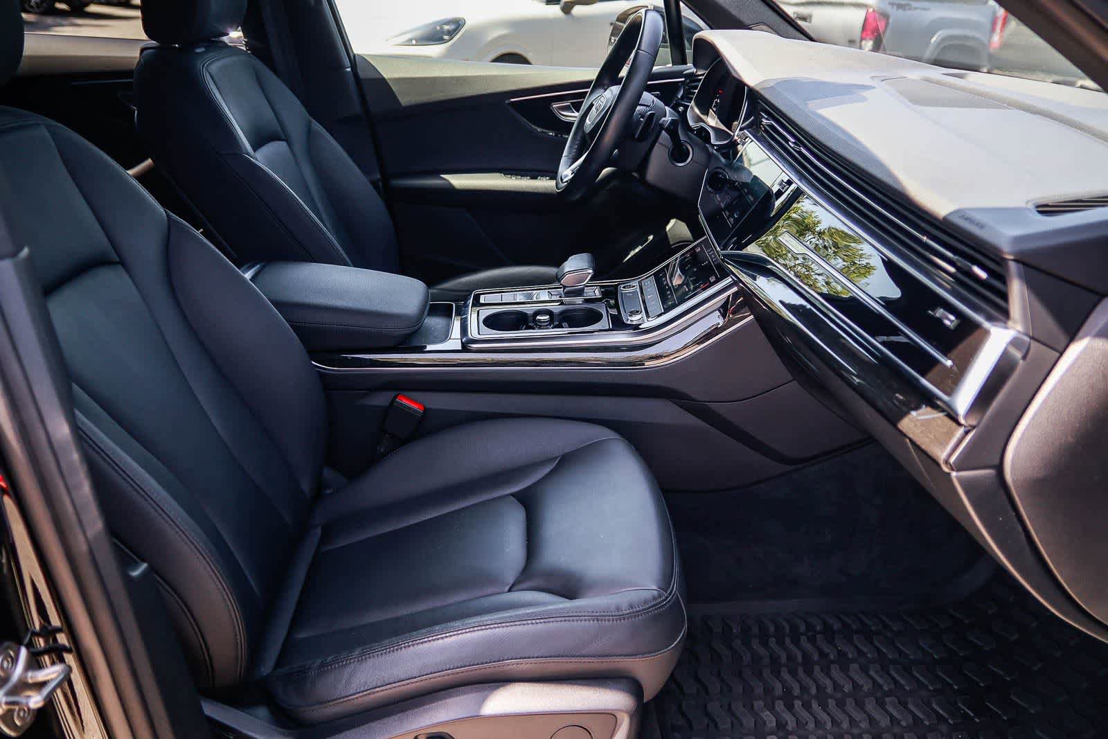 Used 2022 Audi Q7 3.0T Premium Plus w/ Premium Plus Package AWD/4WD image 16