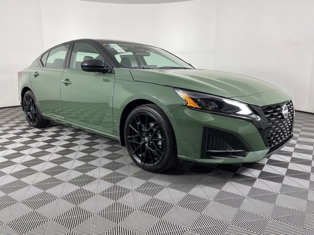 New 2026 Nissan Altima 2.5 SR w/ SR Midnight Edition Package FWD image 3