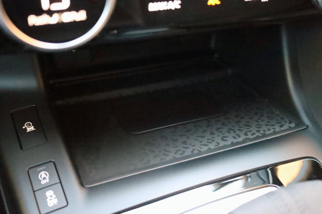 Used 2024 Jaguar E-PACE R-Dynamic SE image 32