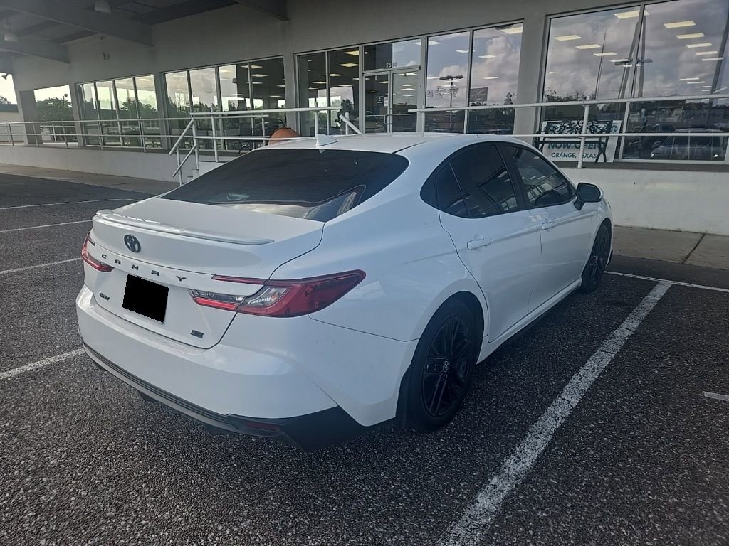 Used 2025 Toyota Camry SE w/ Convenience Package FWD image 4