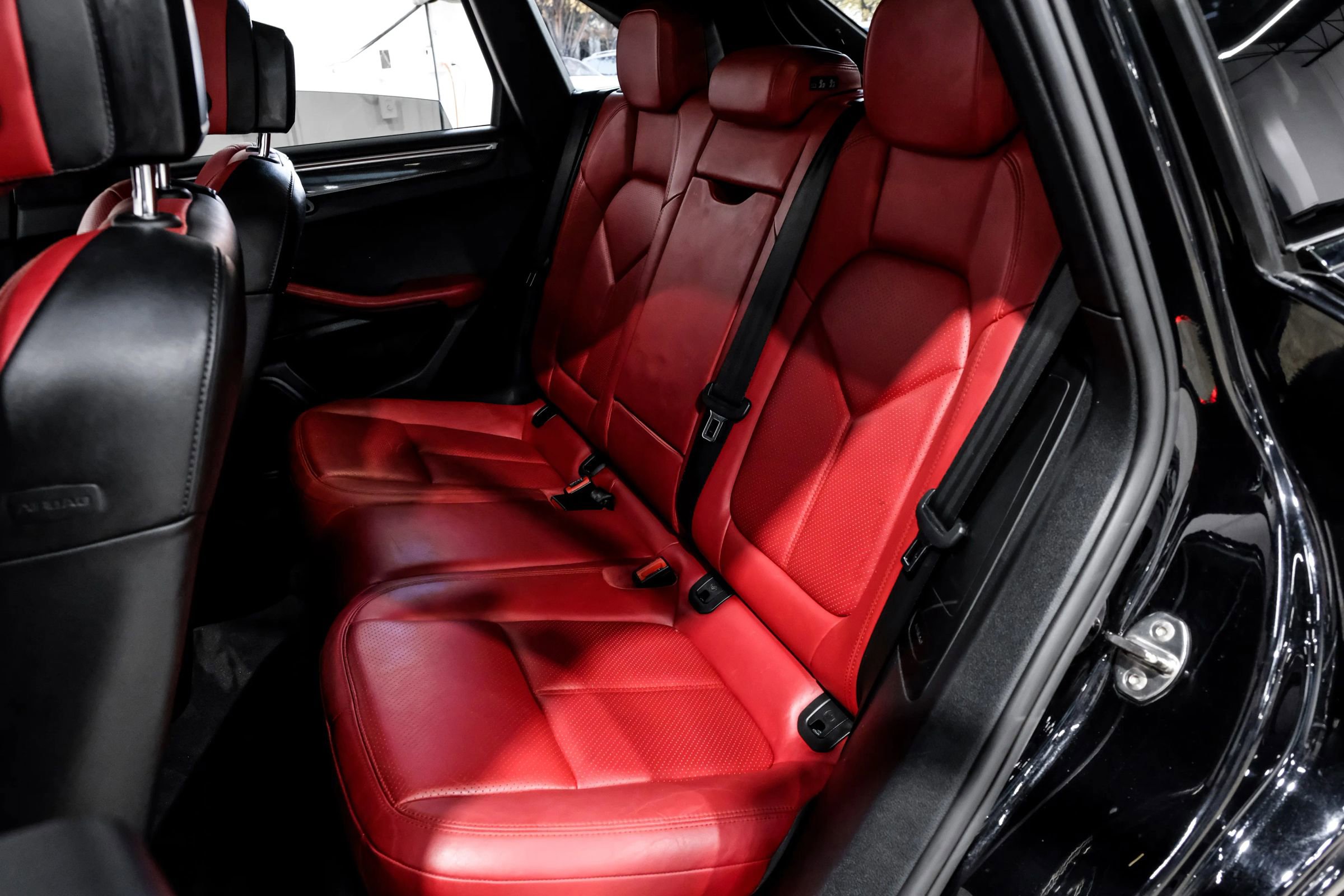 Used 2017 Porsche Macan Turbo image 17