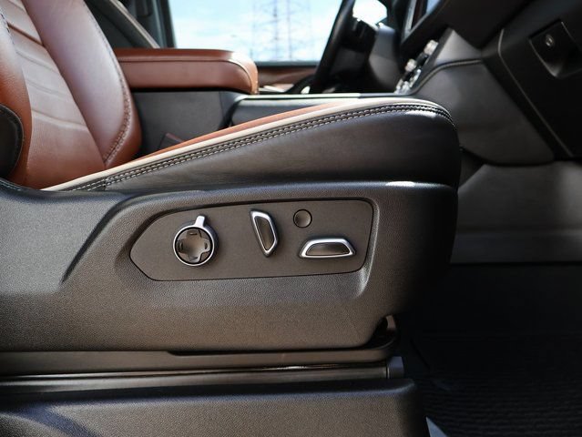 Used 2024 GMC Yukon Denali Ultimate AWD/4WD image 10