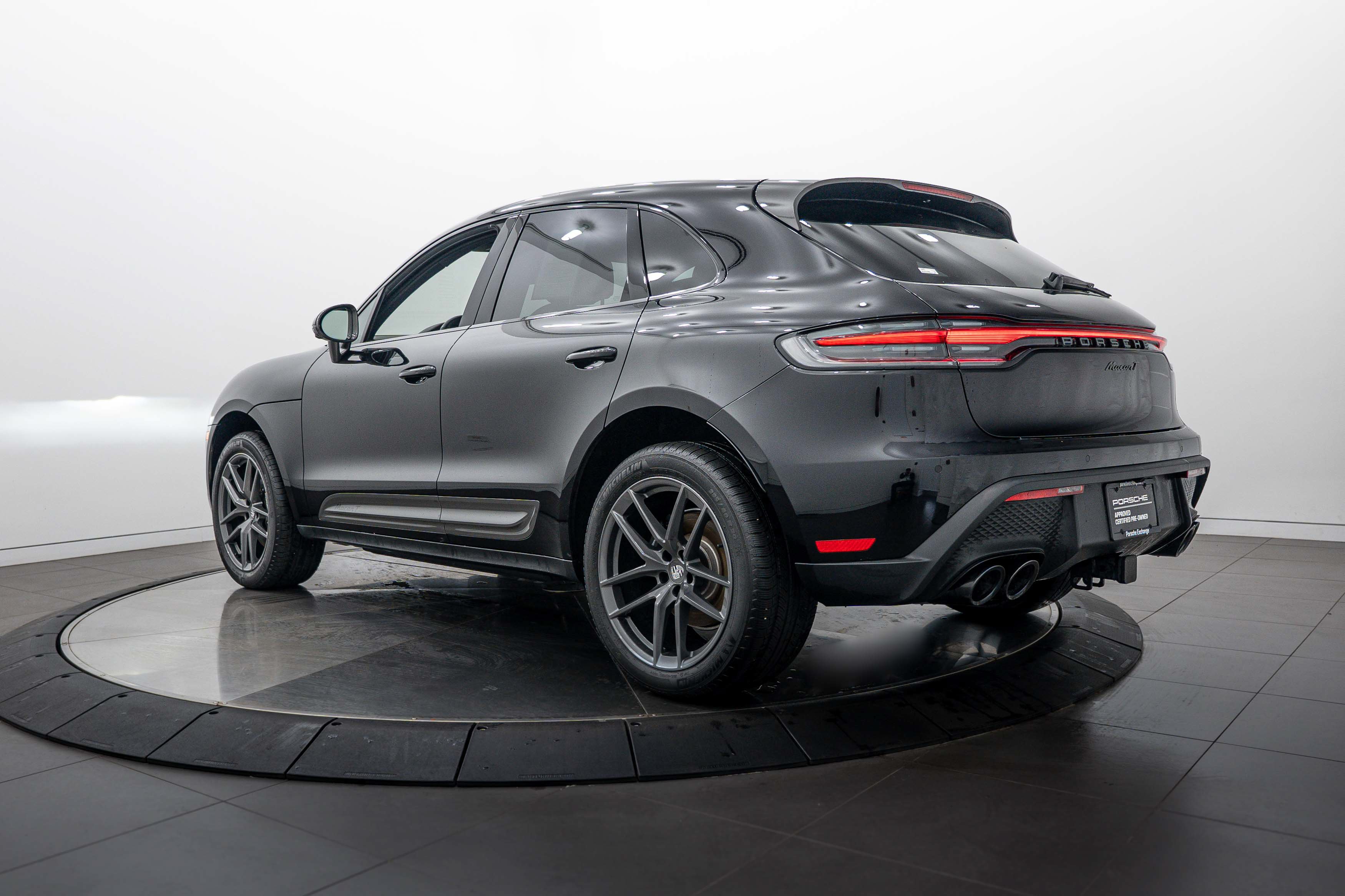 Certified 2026 Porsche Macan Turbo AWD/4WD image 3