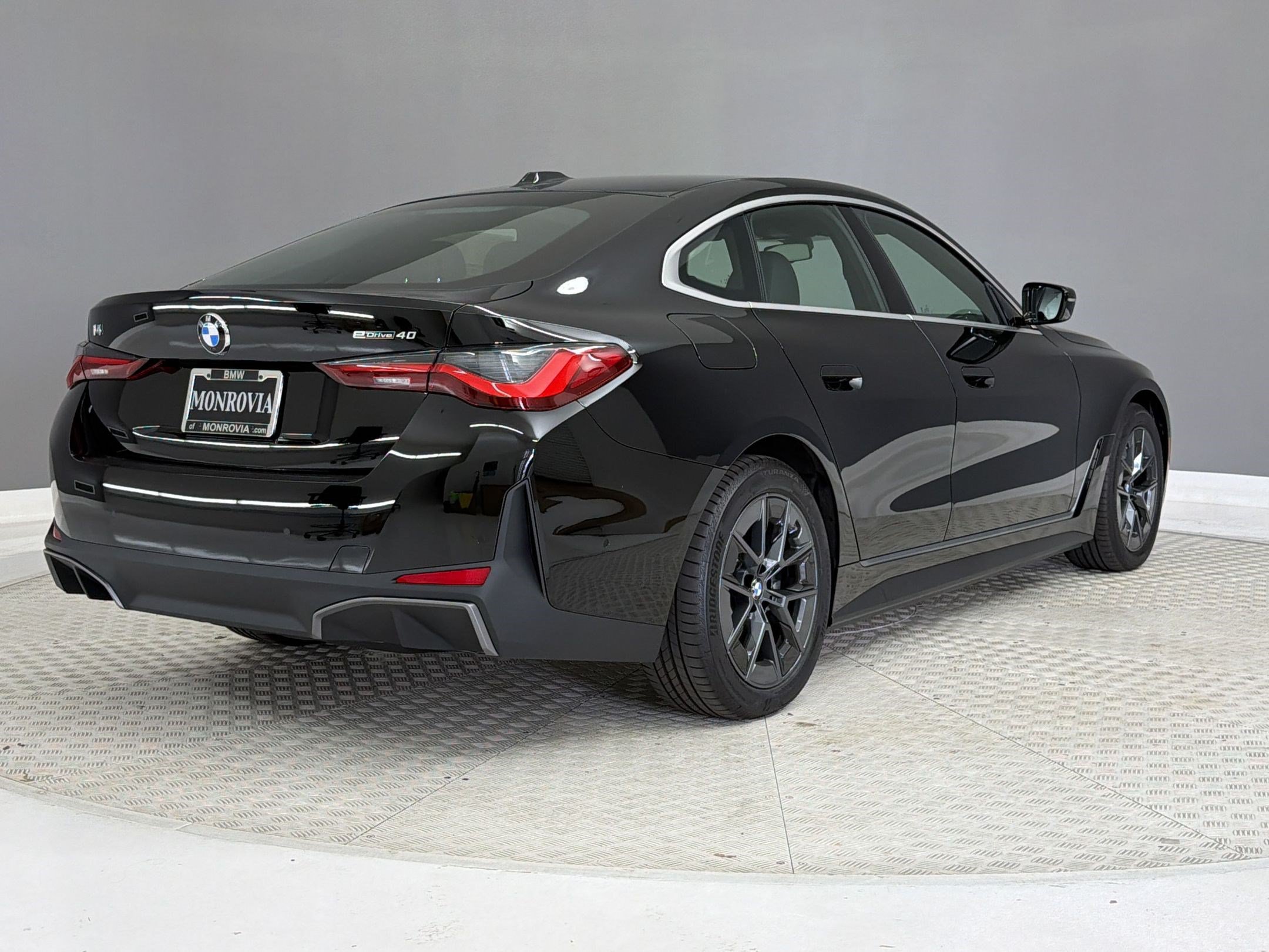 New 2026 BMW i4 eDrive40 w/ Parking Assistance Package RWD image 9