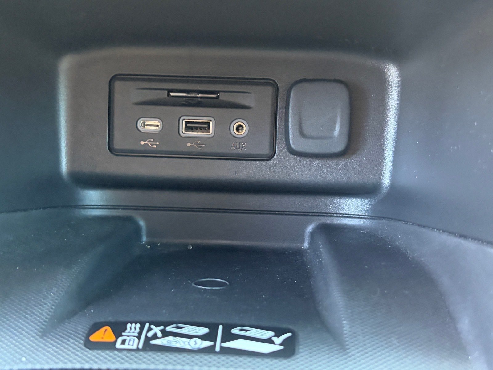 Used 2023 Chevrolet Equinox Premier FWD image 27