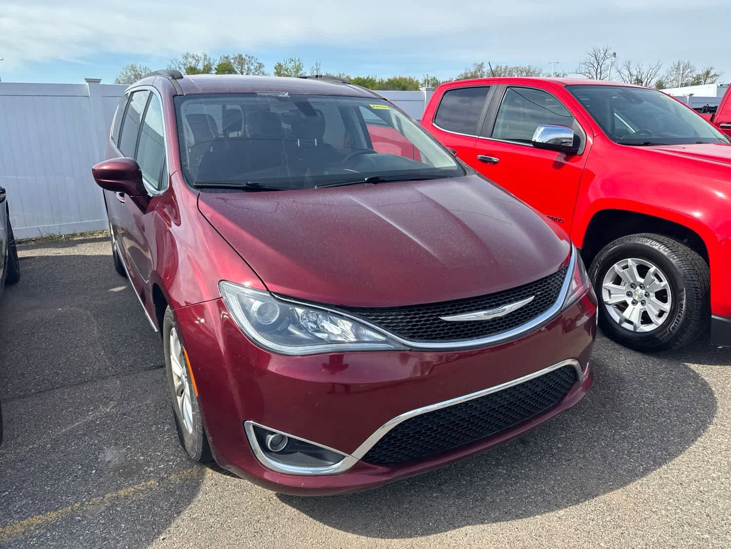 Used 2017 Chrysler Pacifica Touring-L FWD image 5