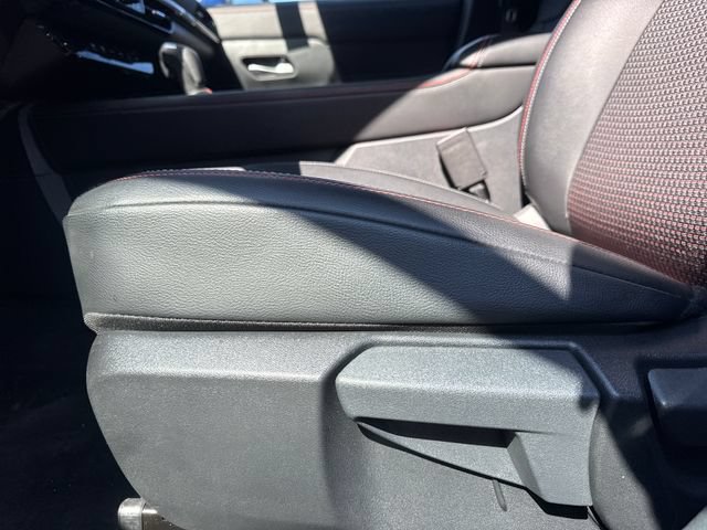 Used 2025 Nissan Kicks SR AWD/4WD image 14