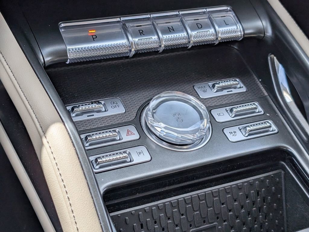 Certified 2025 Lincoln Nautilus Premier image 22