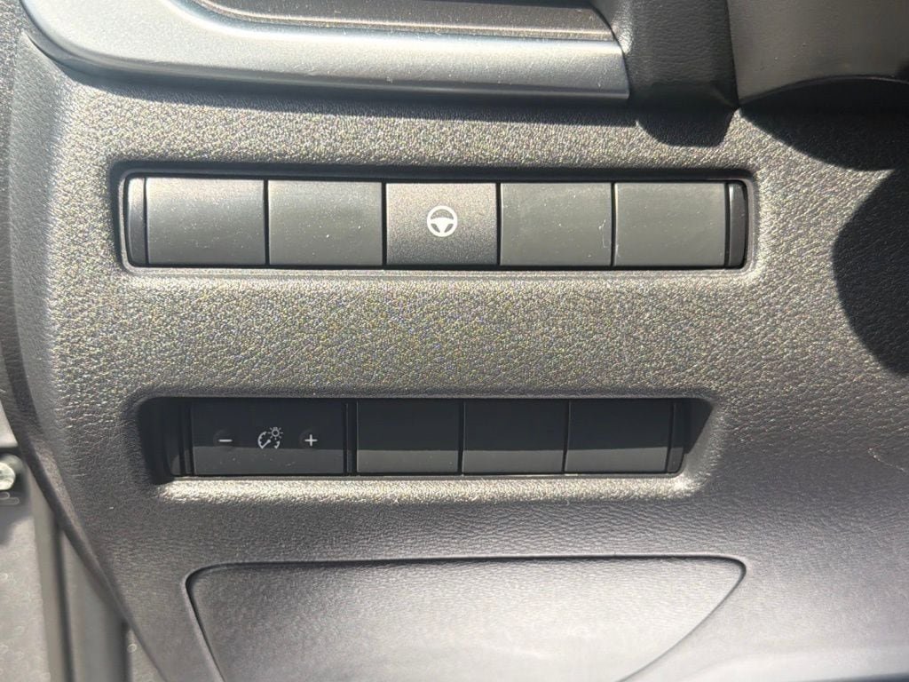 Used 2023 Nissan Rogue SV AWD/4WD image 20