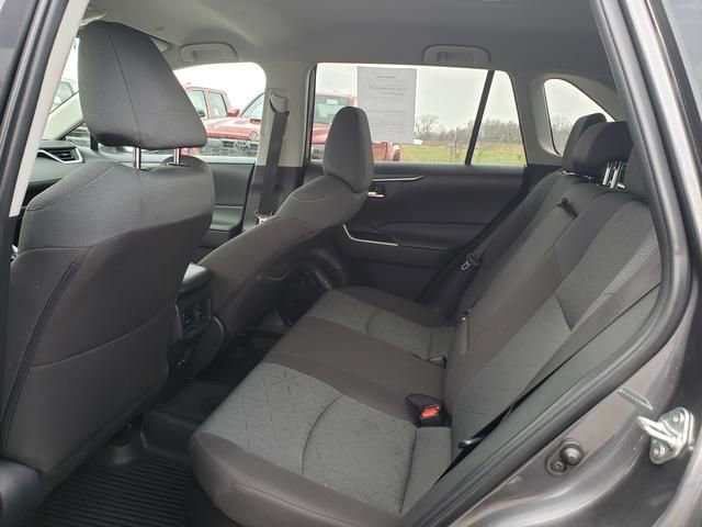Used 2025 Toyota RAV4 XLE AWD/4WD image 12